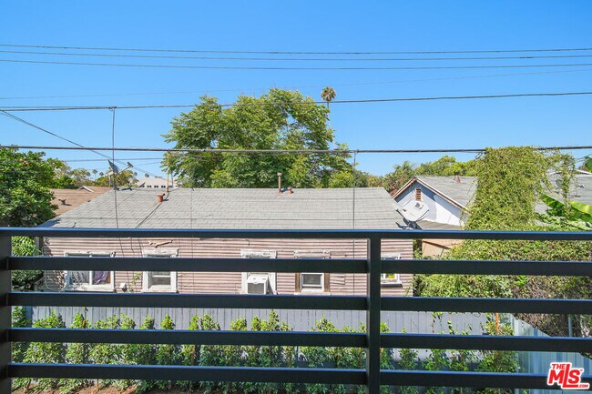 Building Photo - 1055 N Wilton Pl