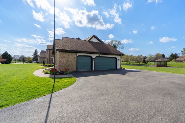 Building Photo - 2208 Crystal Cir