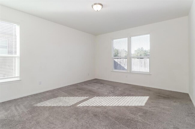 Building Photo - 1621 Stinnett Dr