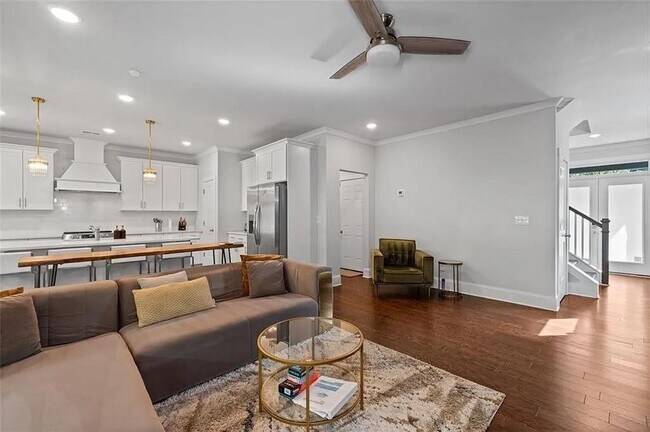 Building Photo - 813 Coleman St SW