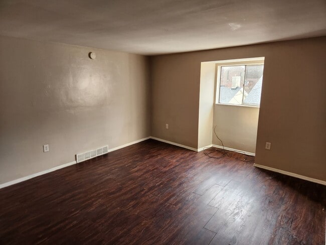 Building Photo - Updated 2 Bedroom Apartment in Millvale!