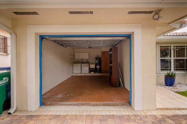 Building Photo - 3715 SW 58th Ct