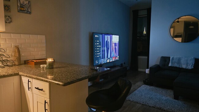 Building Photo - 813 Park Ave