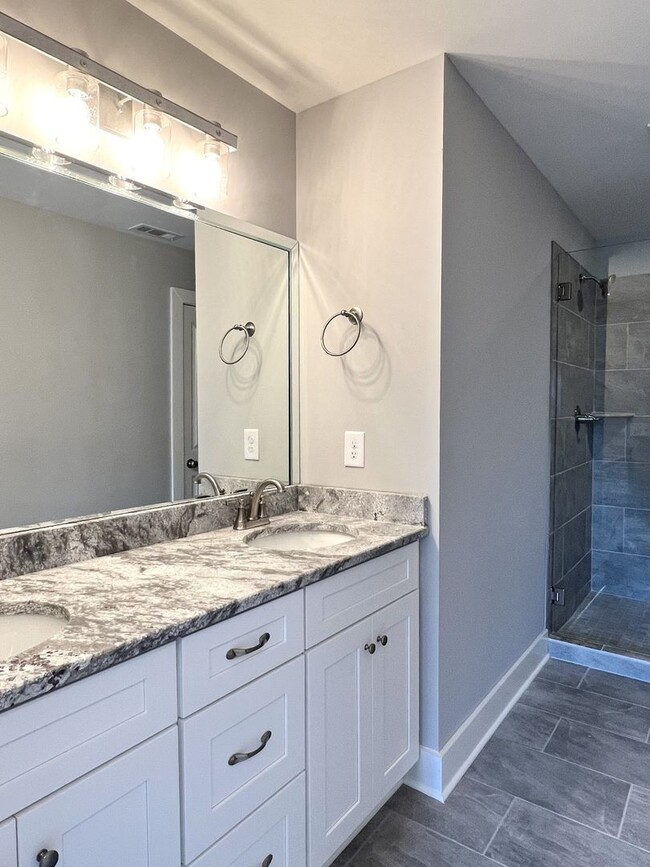 Building Photo - LUXURIOUS TOWNHOME ON THE WEST SIDE OF LEB...