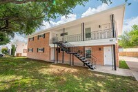 Building Photo - 1107 Shasta Ave W