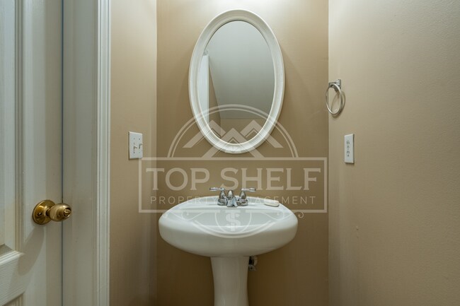 Building Photo - 32 Brookvalley Ct W