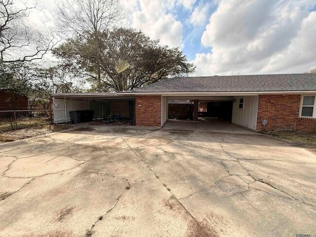 Building Photo - 12360 Warwick Ave