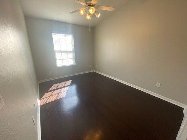 Building Photo - End Unit Townhouse Now Available at Barnes...
