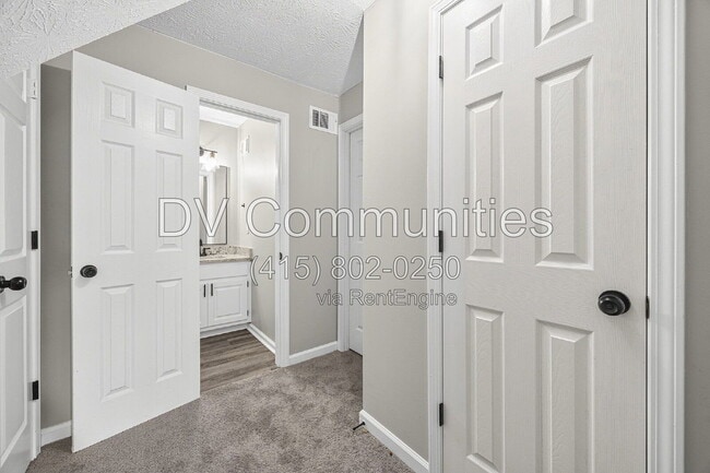 Building Photo - 140 Coach Dr