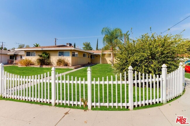 Building Photo - 11257 Collett Ave