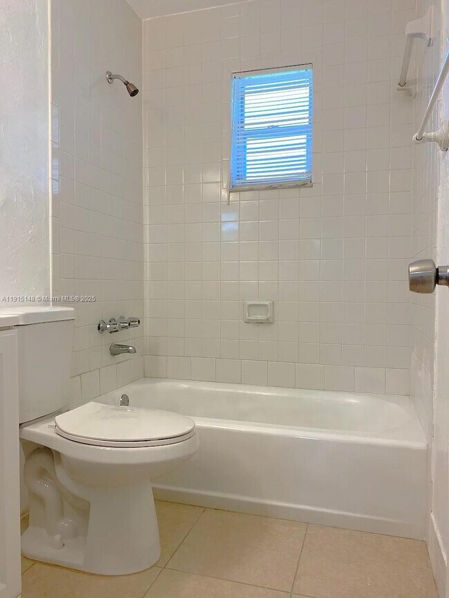 Building Photo - 5820 SW 27th St