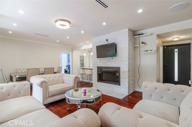 Building Photo - 660 Woodbury Rd