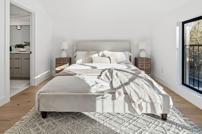 Building Photo - Modern Living in the Heart of Lake Oswego!! Stunning New 3BR 2.5BA