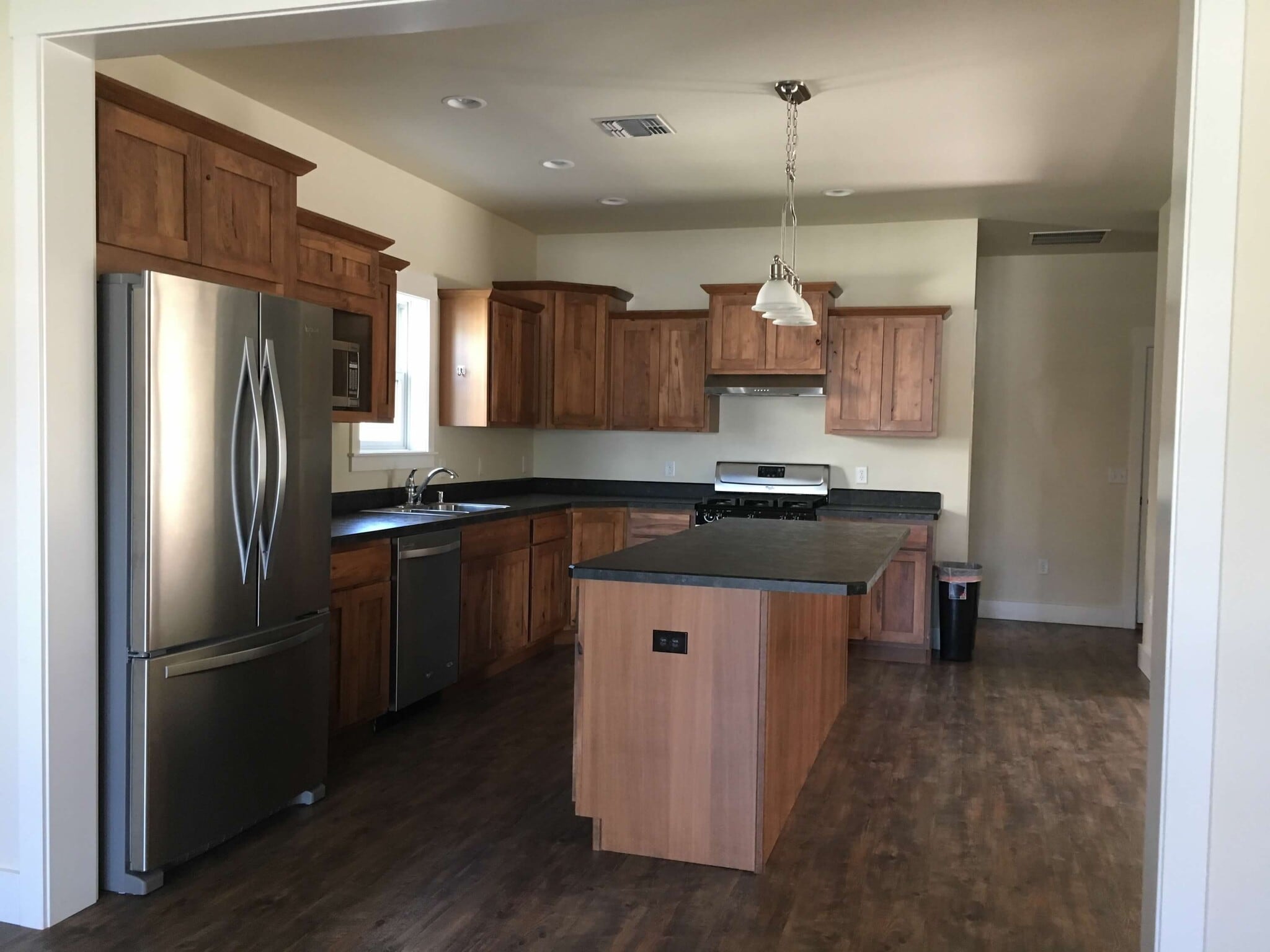 Kitchen - 1711 Lone Pine Dr