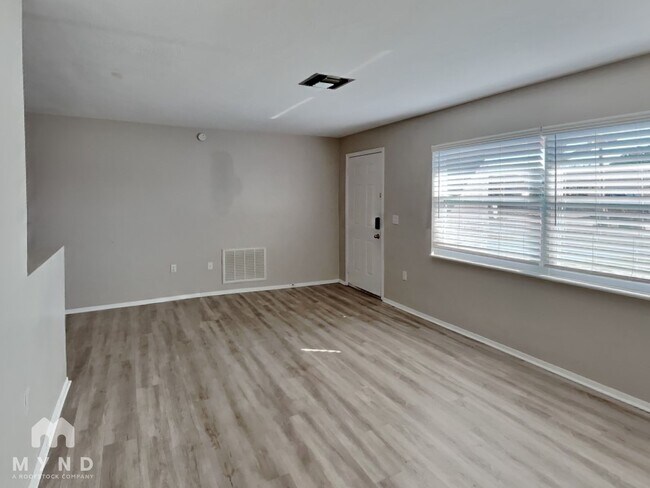 Building Photo - 7511 Hawthorn Dr