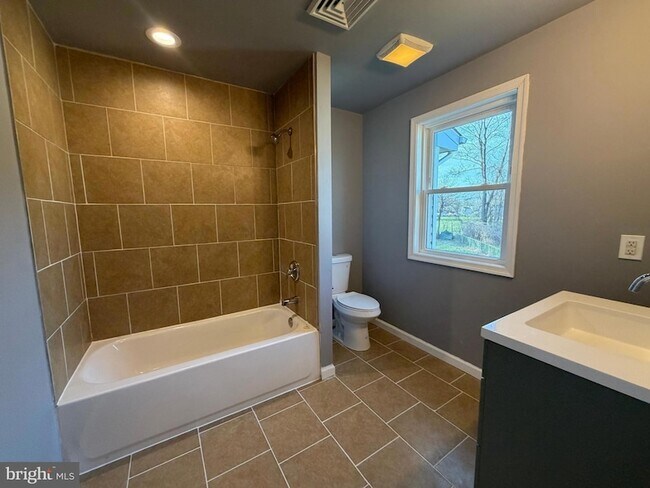 Building Photo - 5517 Schumacher Dr