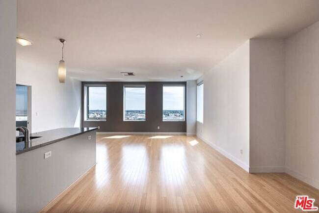 Building Photo - 3810 Wilshire Blvd