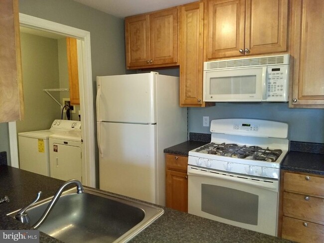 Building Photo - 1105 Braxton Ct