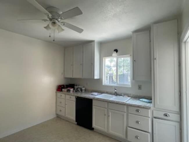 Building Photo - Beautiful 2 Bd house in Ontario