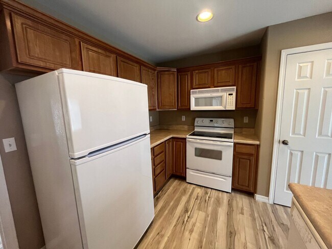 Building Photo - COMING SOON 3 Bedrooms 3 Bathrooms AND A 3...