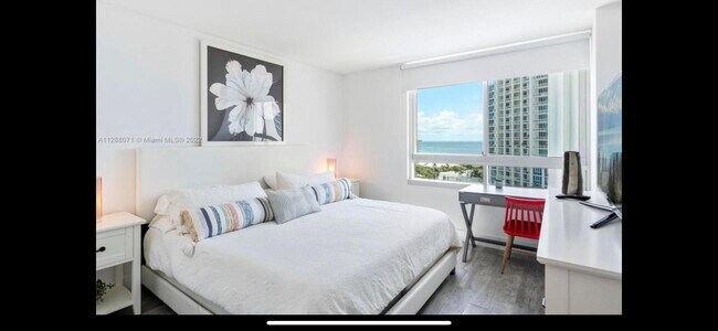 Building Photo - 400 S Pointe Dr