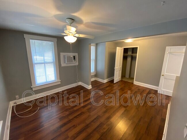 Building Photo - 304 E Hanna Ave