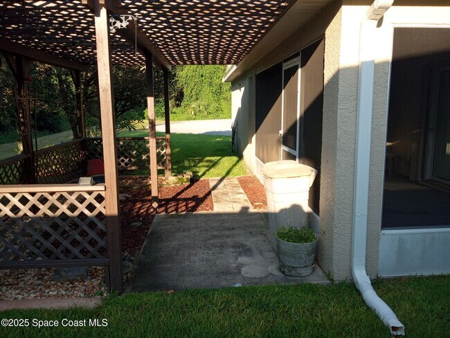 Building Photo - 412 Hollow Glen Dr