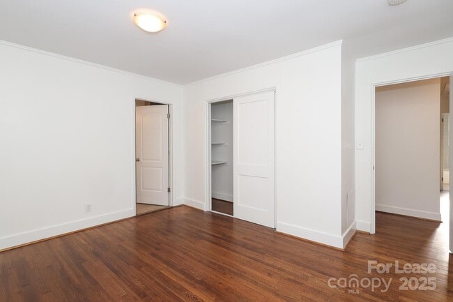 Building Photo - 5310 Buckingham Dr
