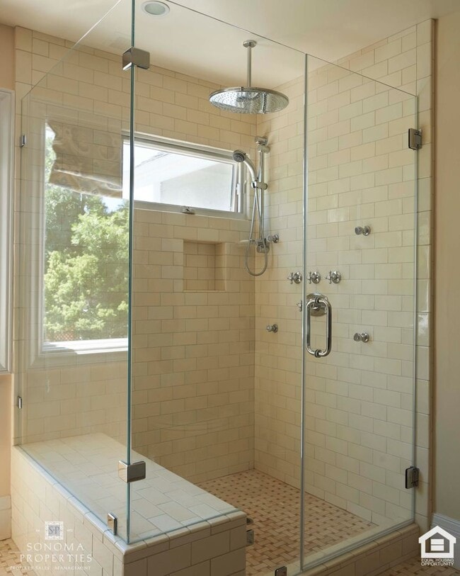 Building Photo - Stunning Furnished Eastside Home