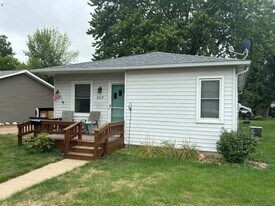 Building Photo - 807 N Ave