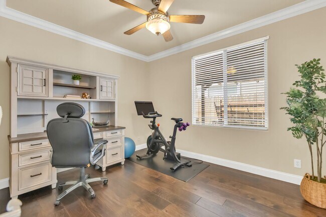 Building Photo - Amazing! 5 Bed 3 Bath Jewel of Roseville