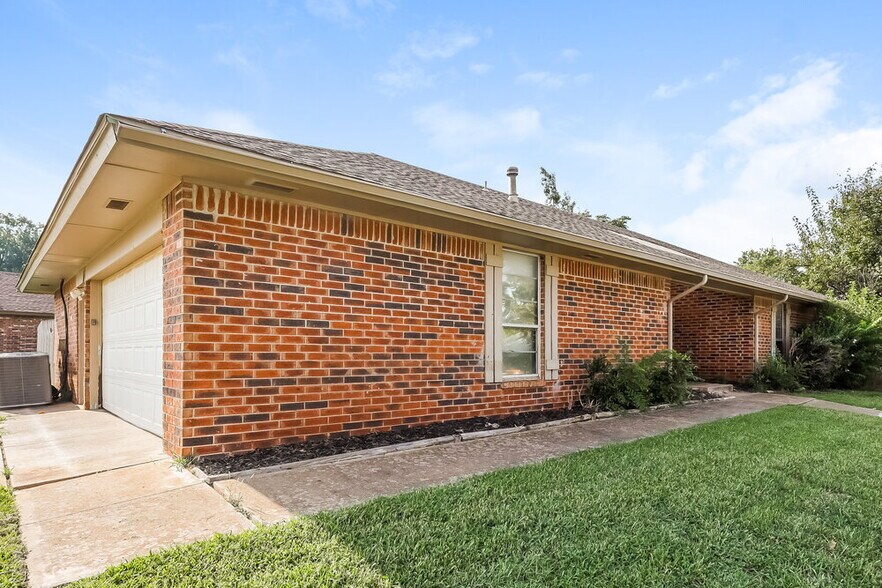 Building Photo - 10616 Basswood Canyon Rd