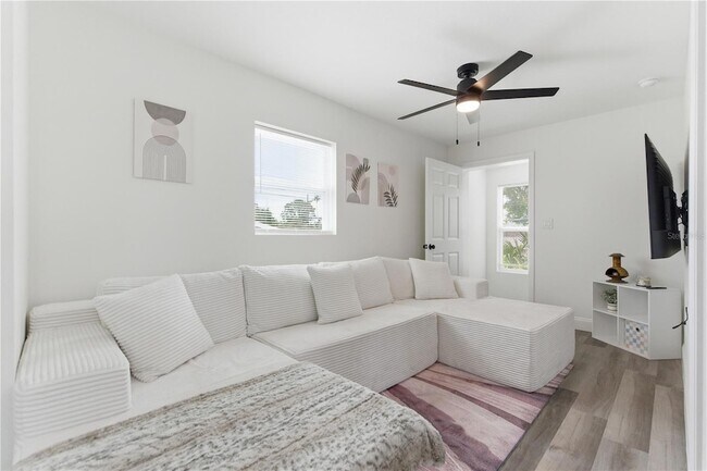 Building Photo - 1901 31st St S