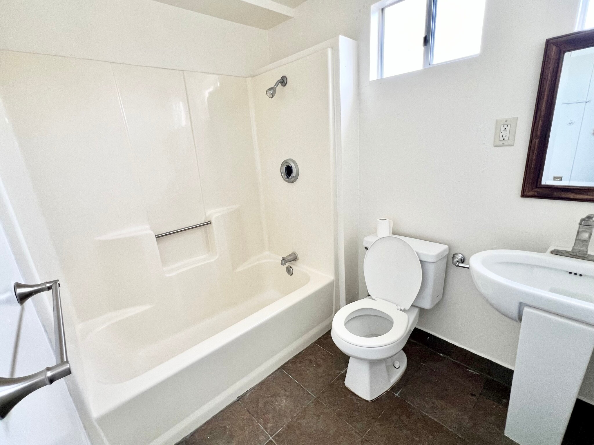 Building Photo - 451 27th St