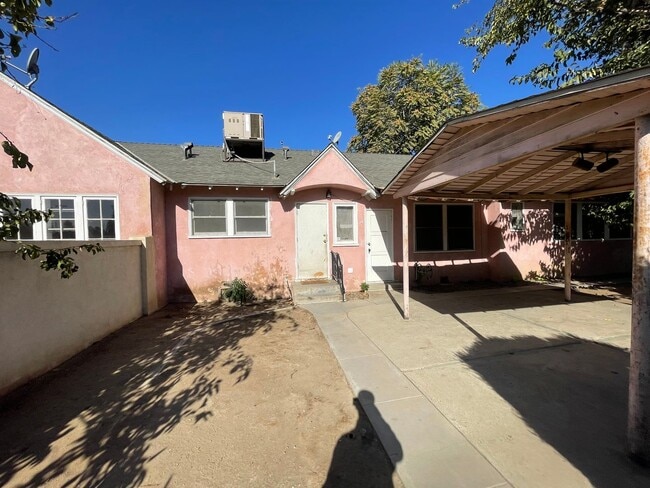 Building Photo - 326-328 Flower Street