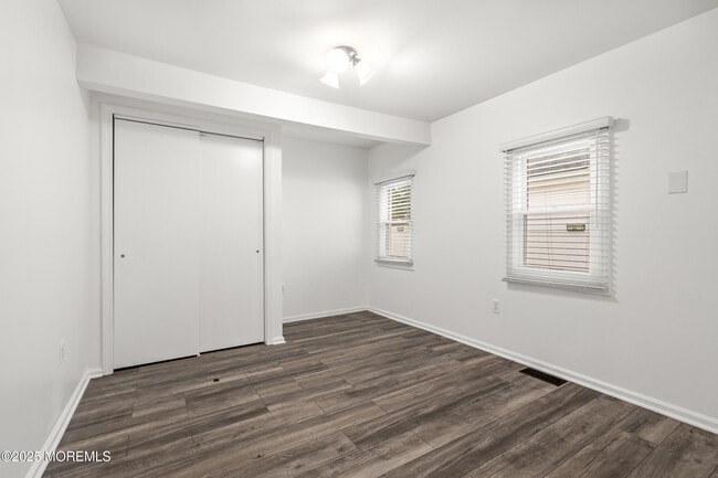 Building Photo - 611 Parkside Ave