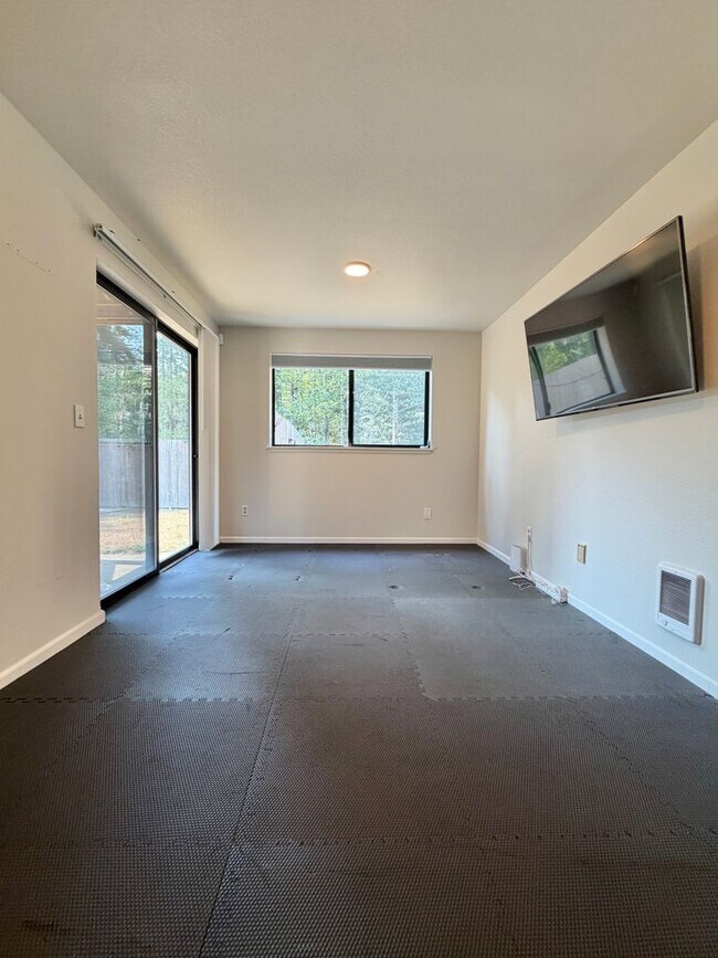 Building Photo - 13327 NW Coho Run
