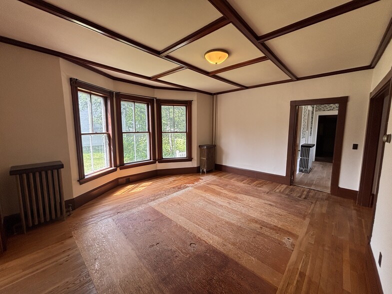 Living Room - 216 Russell St
