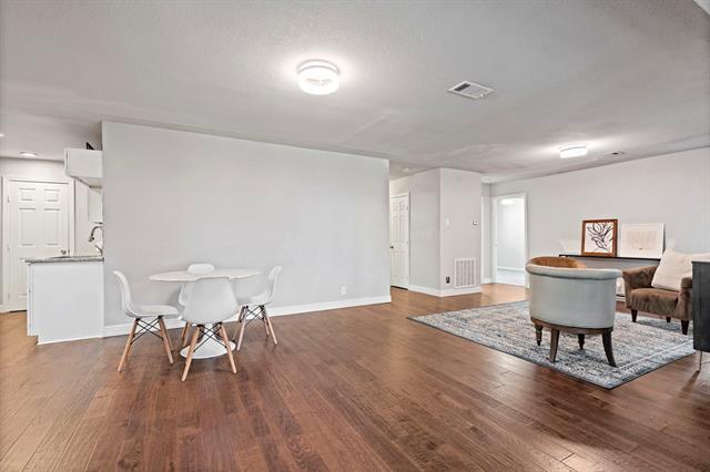 Building Photo - 2942 Esterbrook Dr
