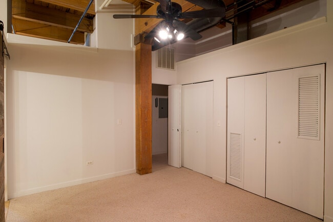 Building Photo - 701 W Jackson Blvd