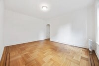 Building Photo - 12 Crown St