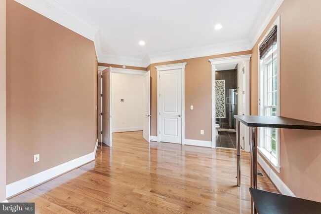 Building Photo - 829 Golden Arrow St