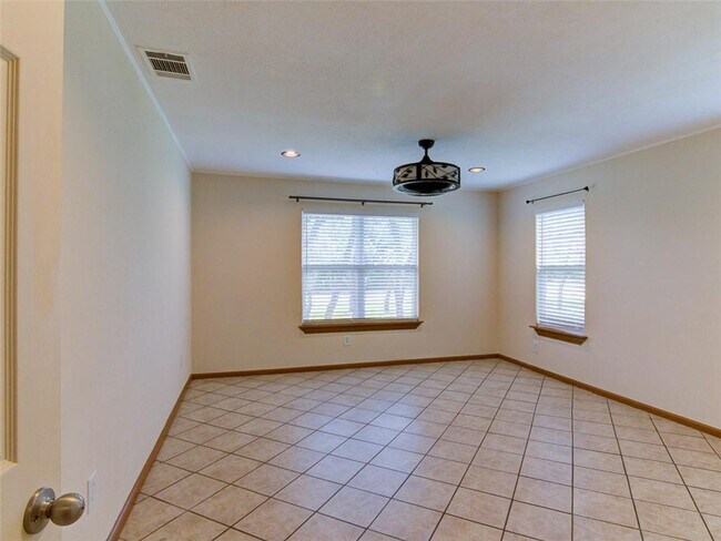 Building Photo - 1600 San Juan Dr
