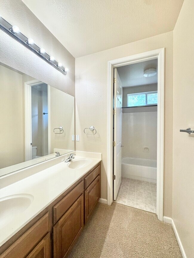 Building Photo - Beautiful large 4 bedroom home in rocklin!