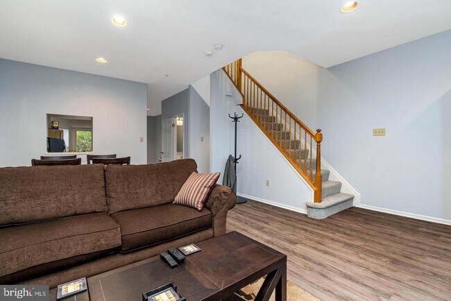 Building Photo - 8415 Gold Sunset Way
