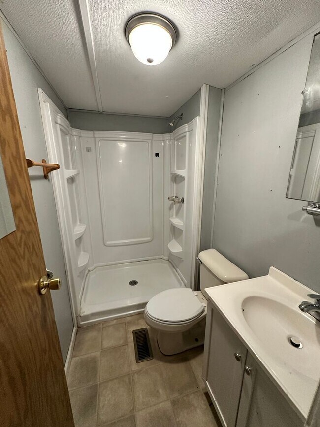 Building Photo - Single Wide Mobile home 2 bed 1 bath