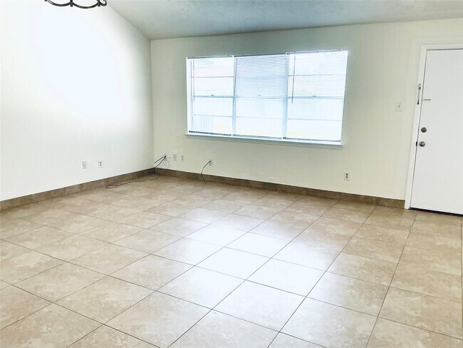 Building Photo - 16719 Maplemont Dr