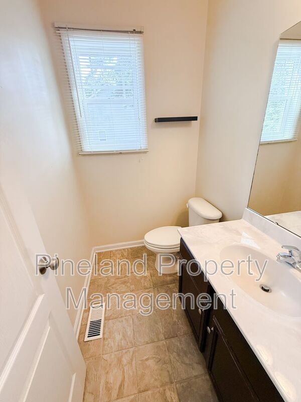 Building Photo - 675 Omaha Dr