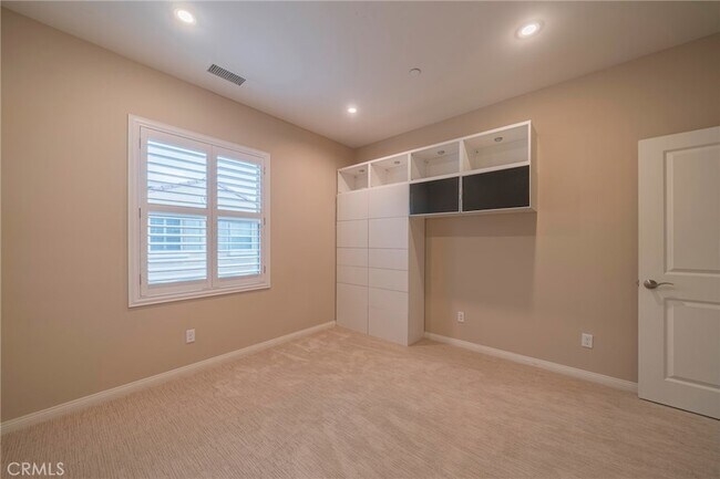 Building Photo - 104 Pendant