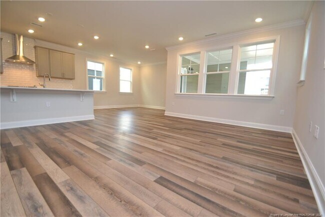 Building Photo - 421 Canyon Spring Trl